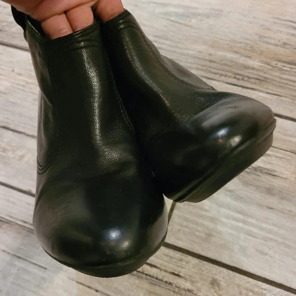 COACH Aliza black waxy leather ankle high heel pull-on classic booties Women's 8 - Picture 9 of 14